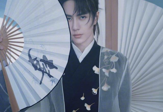 王一博|王一博宋轶新片演夫妻，二人睡觉桥段流出，男方手放的位置惹争议