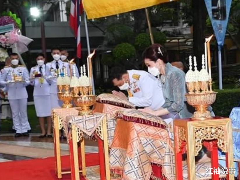 苏提达|42岁苏提达好惊艳，一袭鱼尾裙闪耀全场，波光粼粼宛如美人鱼