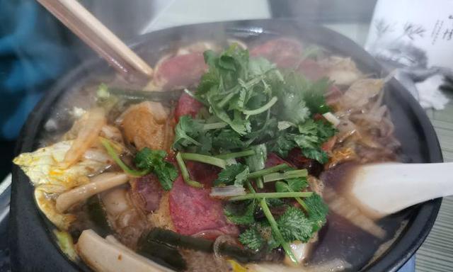 陈晓说美食 南宁下午5点才开门的砂锅店,出餐太慢等1小时才吃上,客人却不少