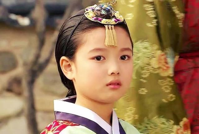金裕贞|宋慧乔、文根英、韩孝珠和韩佳人的童年，4岁出道的她演了一个遍