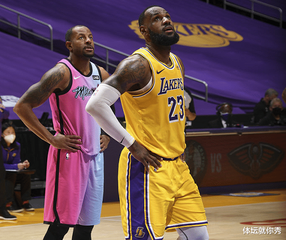 勒布朗·詹姆斯|最后3.6秒，湖人有沒有更好的選擇？卡魯索投籃時，有個人在舉手要球