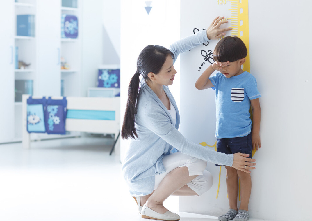 母婴参考|长得矮的娃，身体若有几种表现，暗示他将来能成高个，父母可安心