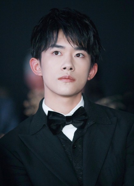 肖战|?热巴和千玺忙解约，肖战要签约新代言，华晨宇粉丝却不开心