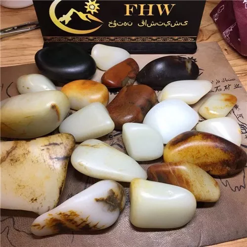 和田玉籽料|你知道有的和田玉籽料为什么会变干吗？