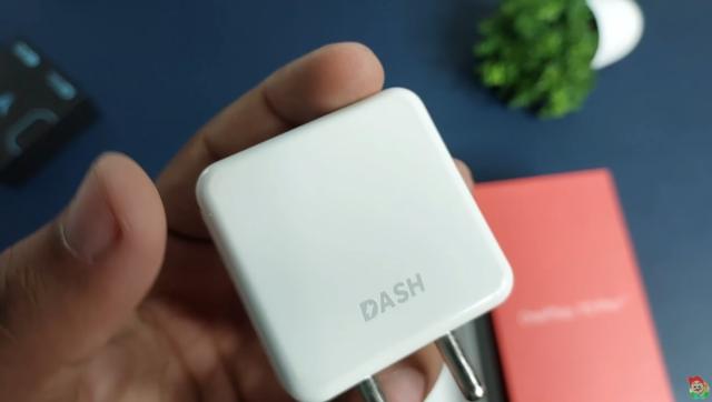 一加科技|疑似一加10 Pro提前开箱 这屏占比真的爱了
