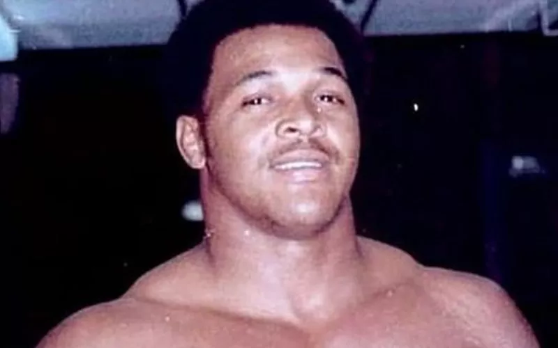 wwe|WWE签下大布“私生子”！布克T想和HHH在赛一场！凯撒罗与WWE正式续约！