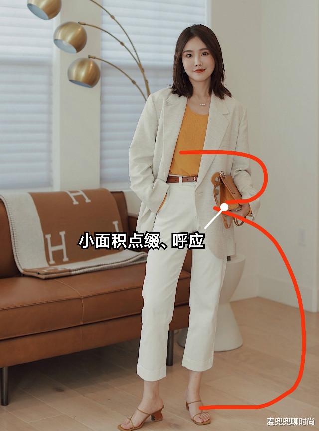 麦兜兜聊时尚|40岁女人若想既时髦又减龄！夏天建议“T恤+烟管裤”，穿出好气质