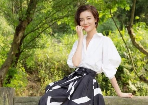 龚俊|真不是越瘦越好看！39岁车晓瘦到形如枯槁，穿得再大牌也撑不起来