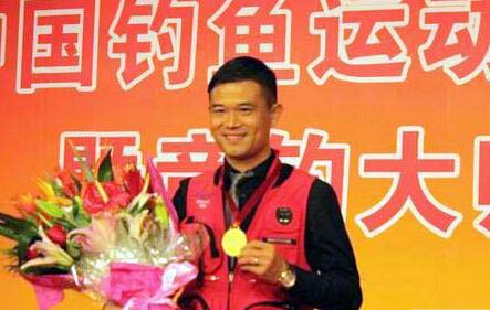 湖北|中国钓鱼王：天元邓刚，放弃20万年薪，只为完成自己的钓鱼梦！