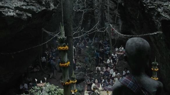 穿衣搭配|电影《灵媒》今年最恐怖的电影之一，网友: “都被吓哭了”