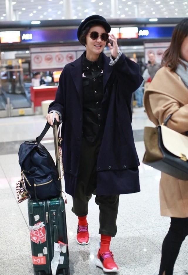 |张歆艺的“发面脸”看着还挺有气场,梳大背头露五官,让人难忽视