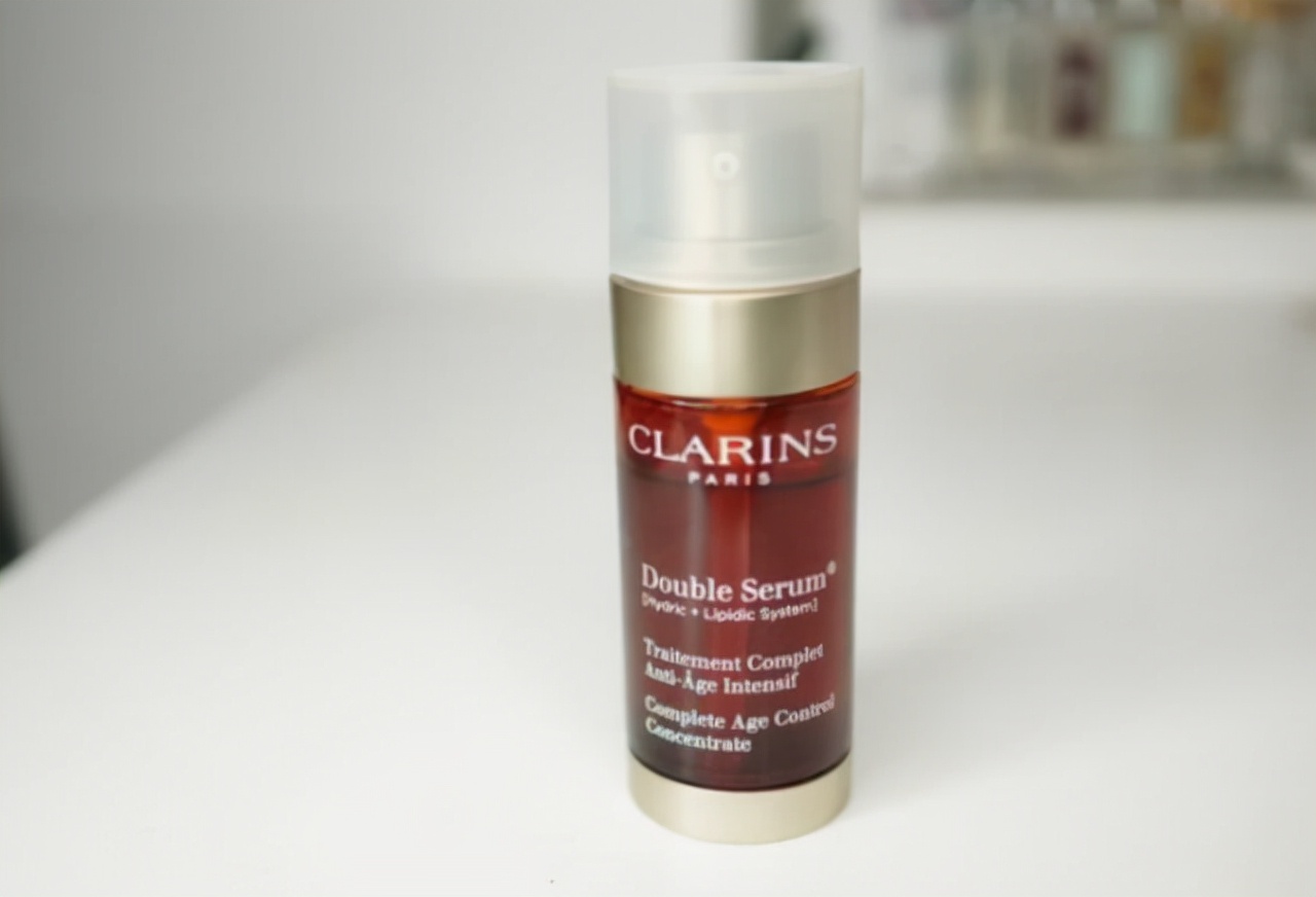 闻人嘉悦 口碑好用的精华液推荐：高效帮助肌肤补水美白，令肌肤焕新净白