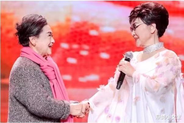 悬剑小女生 “东方夜莺”朱逢博：30岁嫁给老师，守着丈夫的骨灰生活至今