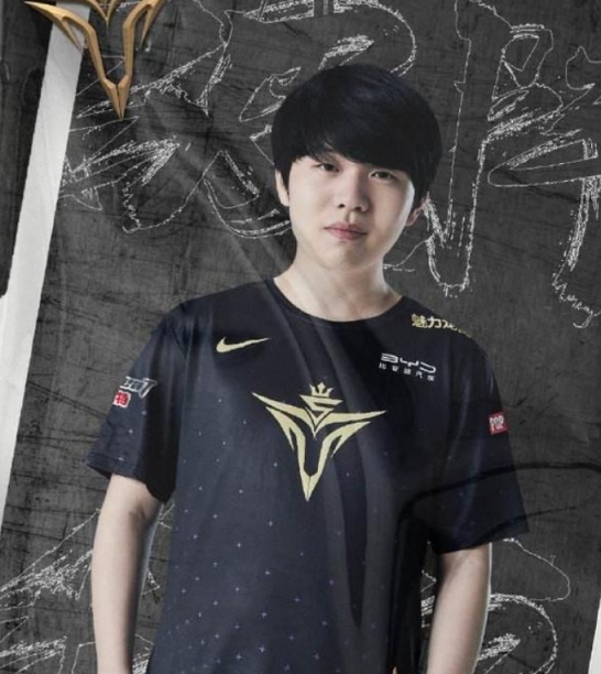 rookie|Rookie终于结束了养老状态,韩服飙升至53名,暴打左手和超威