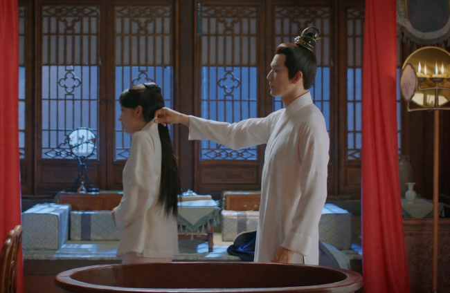 锦心似玉|《锦心似玉》十一娘哄谆哥睡觉，侯爷吃醋和儿子争宠！吻戏太甜了