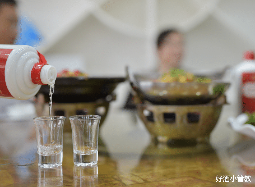 腹泻|喝白酒,为何大家都喜欢用小杯?是方便“一口干”吗?看完涨知识