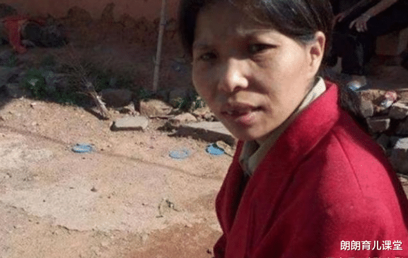 朗朗育儿课堂|“人大才女”嫁给庄稼汉,连生5娃沦为低保户,网友:书白读了?