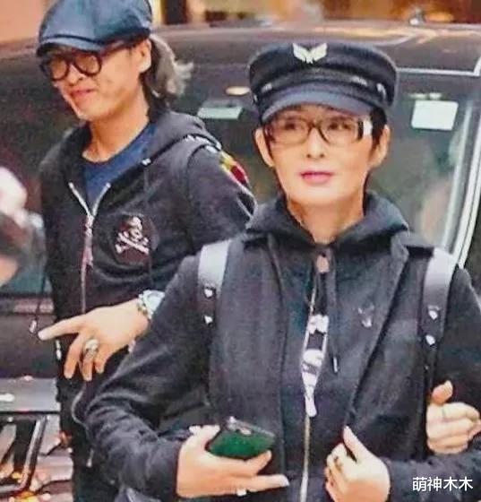 张敏|一言难尽！张敏老公为给网红撑场，硬让她穿睡衣出镜，惹网友吐槽