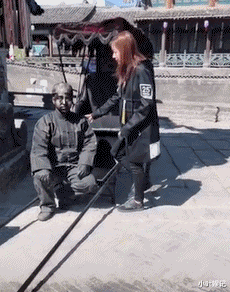 小叶娱记 以为女友家只是一般富裕，直到打开他爸的U盘，我呆住了