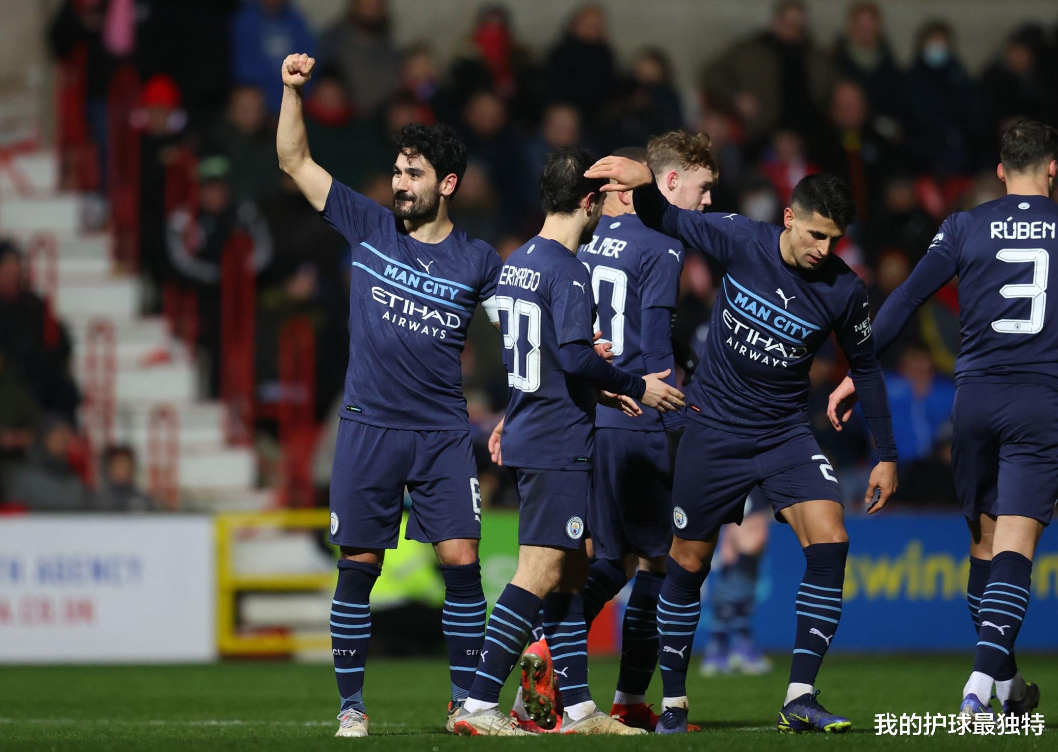 英超|4-1，豪取7连胜！曼城轻松虐菜，英乙弱旅神了：输球却狂欢庆祝
