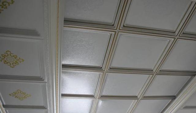 装修不知道厨房吊顶怎么选,有4点问题要弄清楚,再看看4种方案