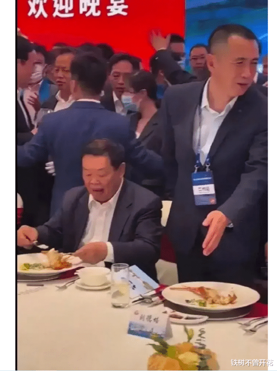 董明珠|曹德旺一张饭局私照流出,打脸多少人:你以为的人脉,都是假的