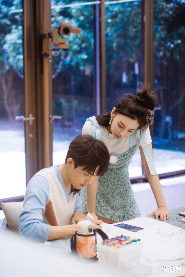 张雨绮|张雨绮新恋情曝光，新男友小她10岁，十月还在与李柄熹秀恩爱