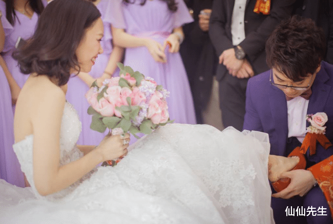 仙仙先生|结婚当天，新娘拿出“承诺书”，新郎看后怒撕：宁愿打光棍也不签