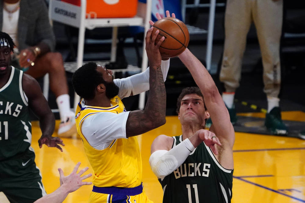 湖人队|4分4犯规！庄神首秀就受伤+小加被雪藏三节，湖人三连败接近西部第五！