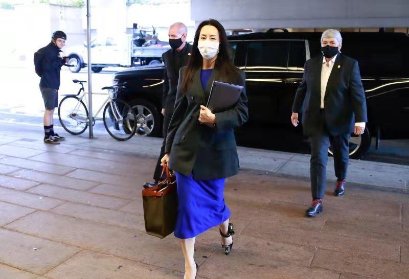 方脸妹说时尚|孟晚舟尽显大国范,连换三套穿紫色裙收尾,昂首阔步带微笑超淡定