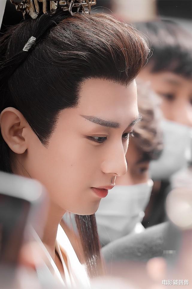 成毅|成毅首曝新剧定妆照，造型太仙气，新晋顶流与景甜合作真幸运