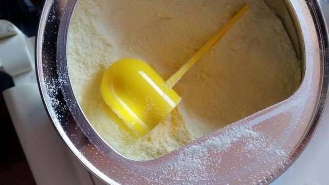 躲进你的身体|给女儿换了便宜奶粉，爸爸心疼得直掉泪，宝妈表示会一直陪着他