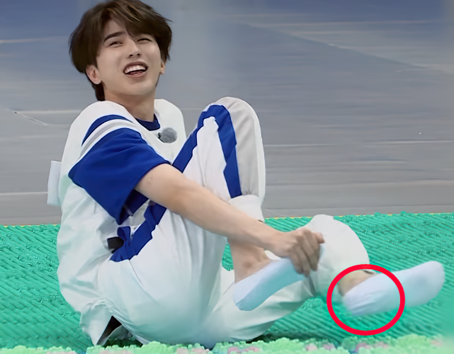 四大天王|baby指压板跳远作弊，当镜头拍到她的脚底，网友：怕疼就退出吧