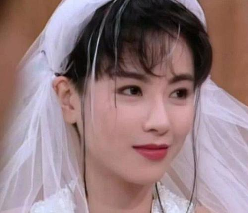 张家辉|?她曾迷倒无数富豪，却情史混乱男女通吃，今年过50无人敢娶