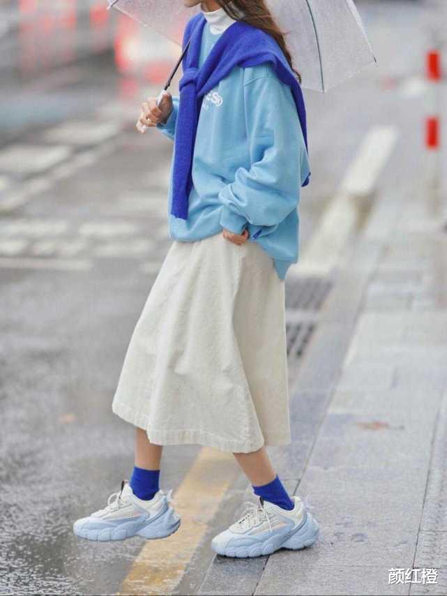 颜红橙 冬天一定要备一条高腰半身裙！不管是H型还是A型身材，都遮肉