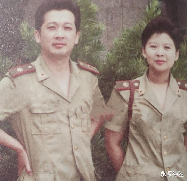 春晚|22岁嫁初恋，23岁爆火，38岁跌落神坛，董文华如今怎样了？