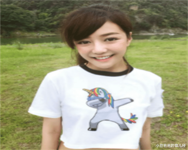 小豆爸爸的育儿经|当“班花”是啥感受,网友自述酸掉牙,小学到大学哪位让你惊艳?