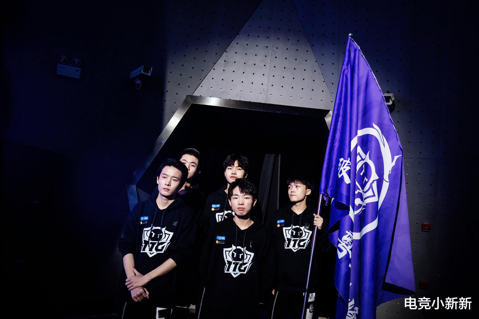 ttg|九尾“整活”玩中单庄周，李九惨遭网友“鞭尸”，TTG吊打狼队！成语哥：输一局是狼队企业文化