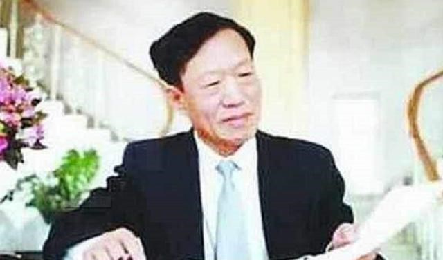 女子用美金买菜,小贩的儿子看后立刻上报,牵出东风导弹泄密案!