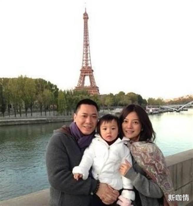 新咖情 一个深夜买醉，一个不见踪迹，赵薇夫妻就算没离婚也形同陌路了吧