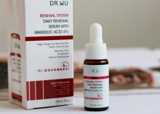 补水 应广大油皮姐妹强烈要求，整理八款油皮适用精华，油皮姐妹集合！