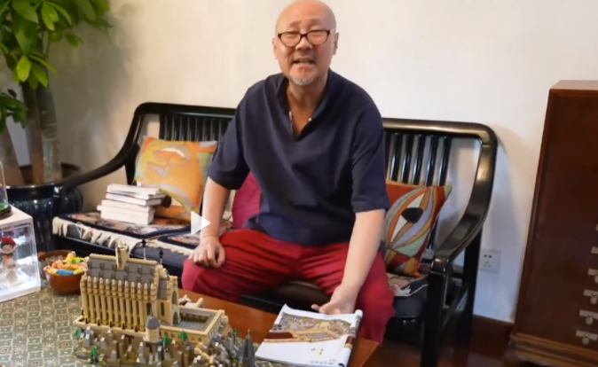 |腾格尔亲切似邻居大爷，家里装修很朴素，萌叔的新歌关注度不高