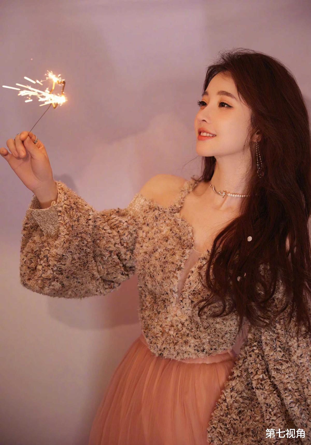 冯提莫|冯提莫参加B站跨年晚会，在更大的舞台告别忙碌的一年