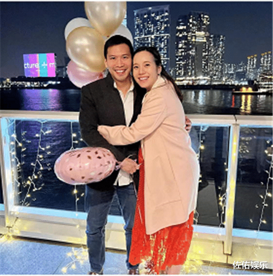 李连杰|知名女星晒照官宣生女，富豪老公帮忙换尿布，曾与李连杰合作