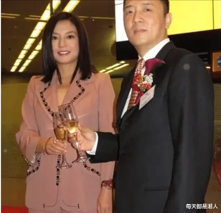 每天都是潮人|一次节目中，主持人问赵薇：听说你和黄晓明拍吻戏，嘴都吻麻了是嘛