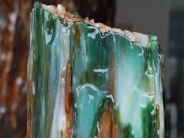 冰种翡翠|2.5亿年前的枯木，如今形似冰种翡翠，最终下落何方？