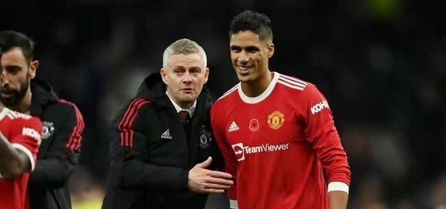 生态环境保卫者|命硬!曼联官方晒索帅和球员合照,下课危机暂时解除,曼联要起飞