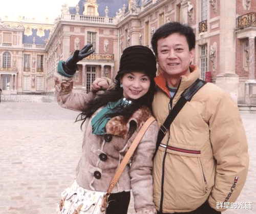 |朱军背后的女人谭梅,从文艺女兵到商业女强人,不靠丈夫也能成功