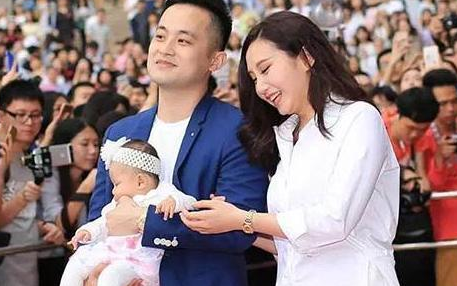 趣笔谈 宿舍第九人 大四学生带娃回宿舍 舍友全员变奶爸