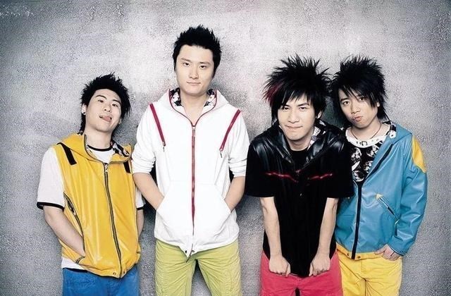 各抒己见 放着圈内帅哥美女不爱,和经纪人日久生情的明星们,窝边草真香